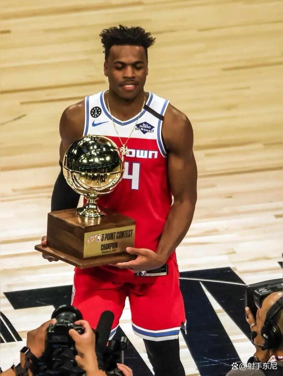 莱万多夫斯基在快船比赛中高光表现，问鼎冠军引发热议！的简单介绍