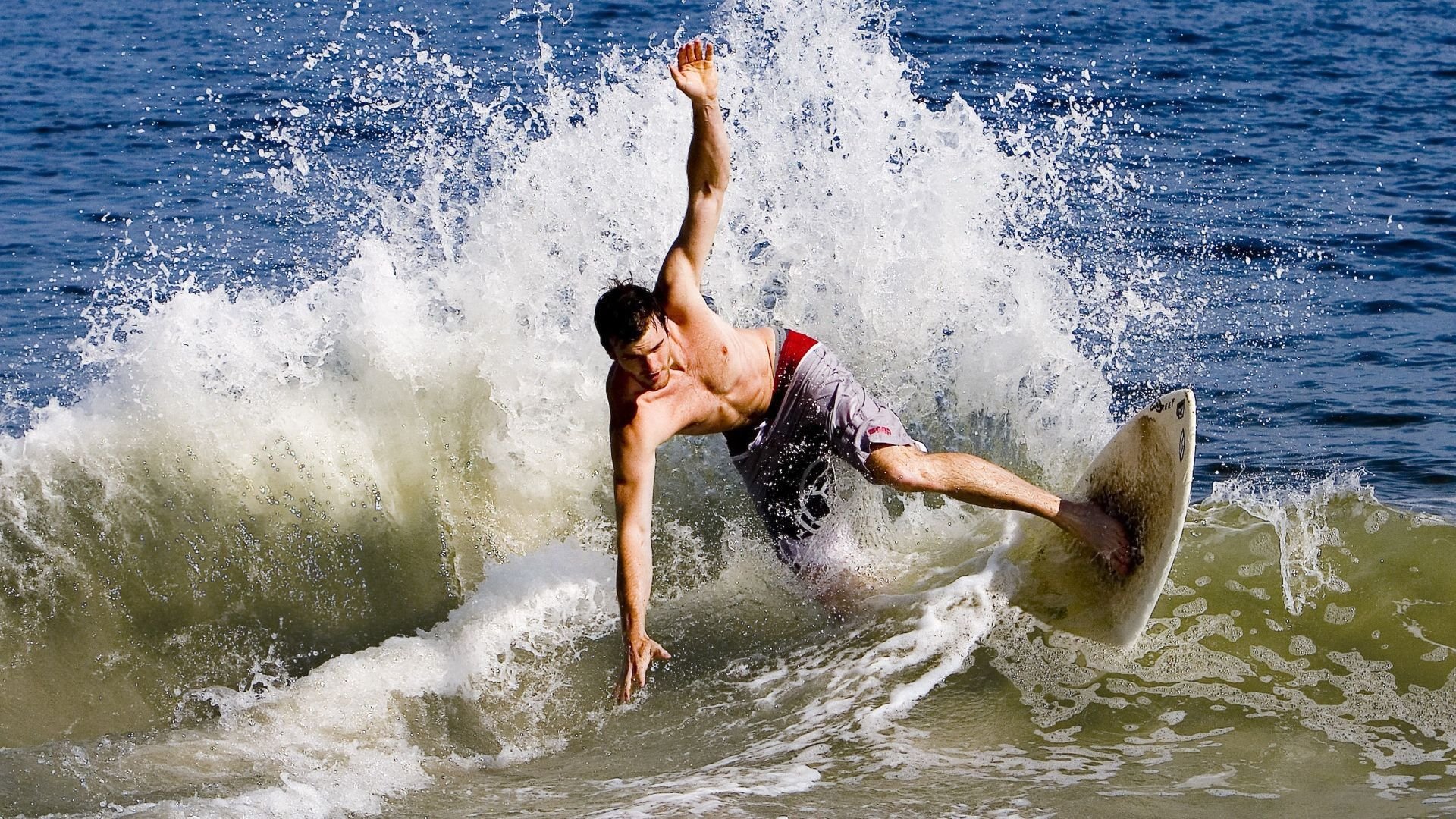 C罗遭遇七连败，澳大利亚队教练面临压力！：足球世界的风云变幻